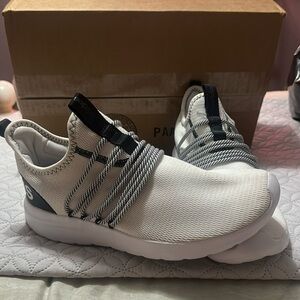 Used adidas cloud foam unisex size Men’s 10.5 Woman’s 12.5